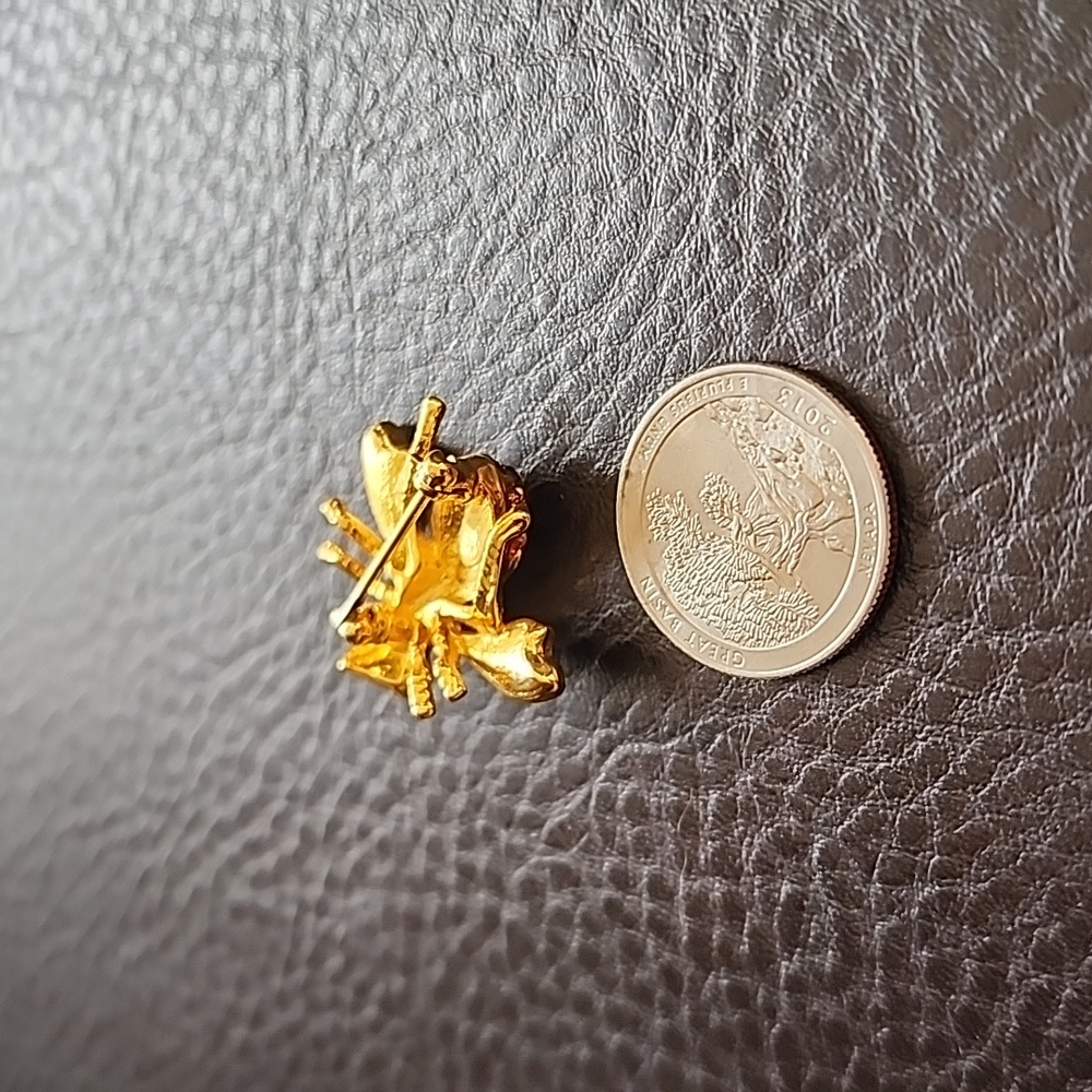 Bee brooch - Picture 8 of 8